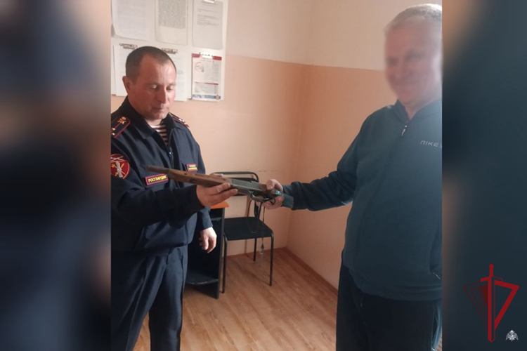 Житель Бурятии добровольно сдал в Росгвардию найденный обрез огнестрельного оружия