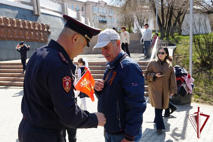 В Улан-Удэ росгвардейцы Бурятии присоединились к патриотической акции «Георгиевская лента»