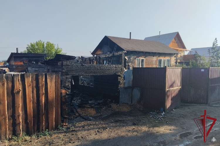 Спасенная на пожаре семейная пара поблагодарила сотрудников вневедомственной охраны Росгвардии 
