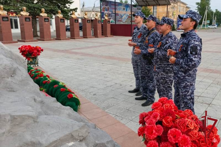 В Бурятии росгвардейцы приняли участие в акции «Свеча памяти»
