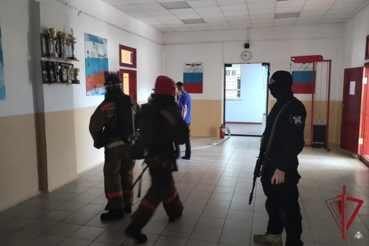 В Улан-Удэ на базе сил специального назначения Росгвардии прошли пожарно-тактические занятия