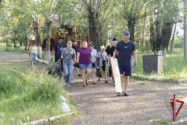 Росгвардейцы приняли участие в экологическом субботнике в Мухоршибирском районе