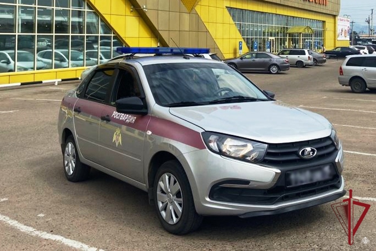 В Улан-Удэ росгвардейцы задержали мужчину, подозреваемого в краже масла на сумму 9 тысяч