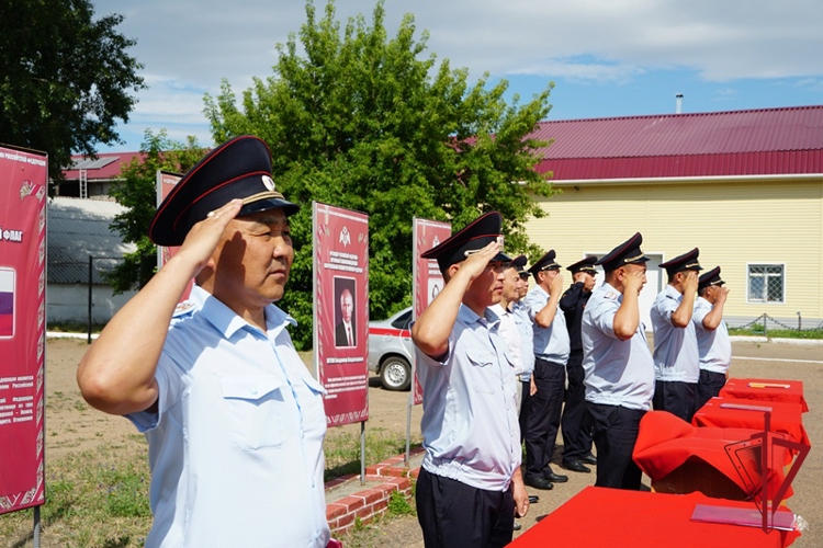 В Бурятии сотрудники вневедомственной охраны Росгвардии торжественно приняли присягу
