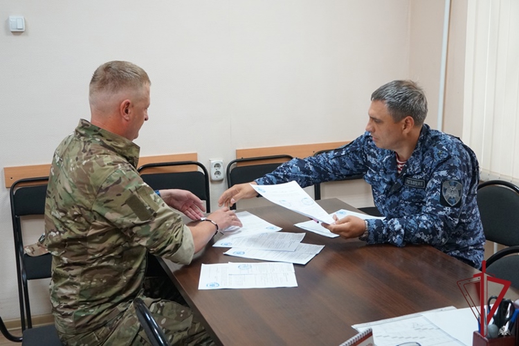 В Бурятии при содействии Росгвардии продолжается передача оружия от жителей региона на нужды СВО
