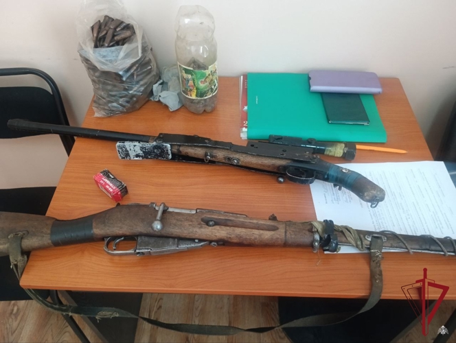 В Бурятии жительница Хоринского района сдала найденные в земле ружья и патроны