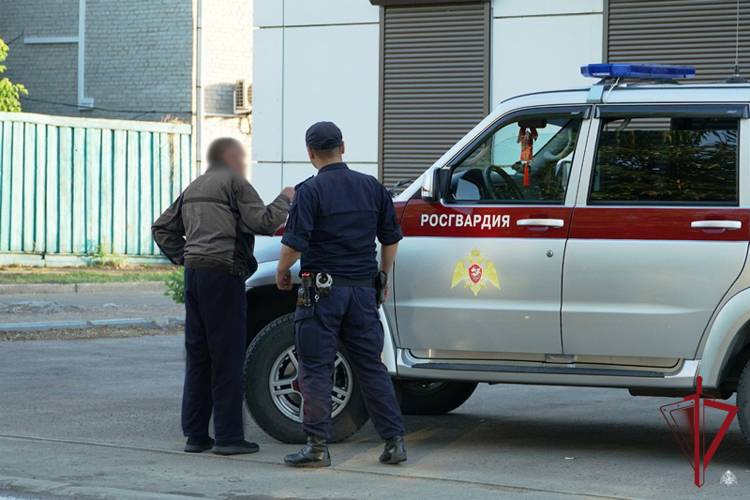 В Улан-Удэ росгвардейцы задержали мужчин с наркотиками