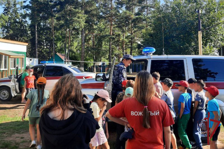 В Бурятии росгвардейцы проводят занятия с детьми