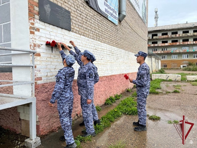 В Бурятии почтили память погибших сотрудников вневедомственной охраны