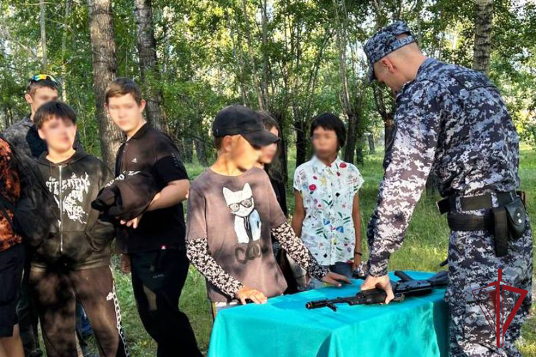 В Бурятии росгвардейцы проводят занятия с детьми