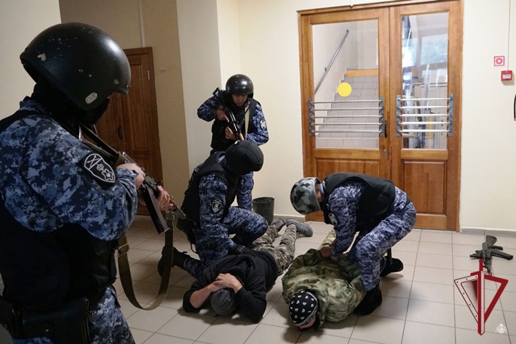 Росгвардейцы Бурятии участвуют во Всероссийском антитеррористическом учении в образовательных организациях 