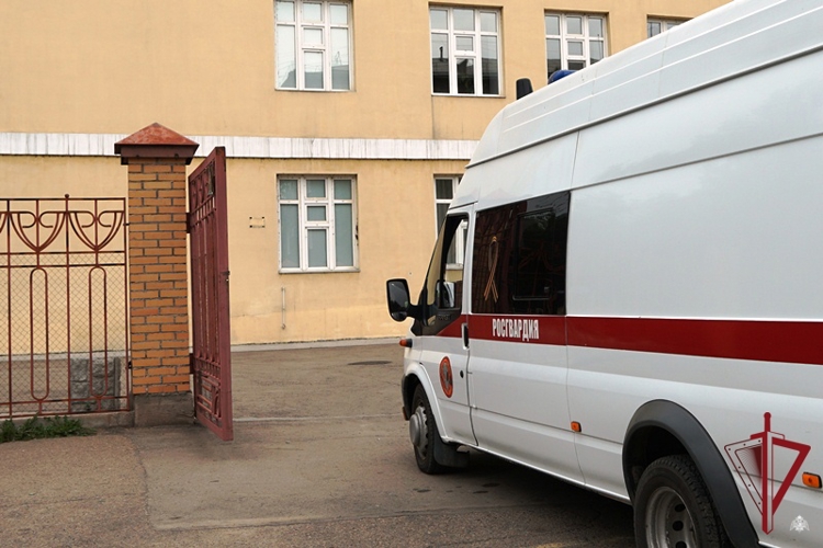 Росгвардейцы Бурятии участвуют во Всероссийском антитеррористическом учении в образовательных организациях 