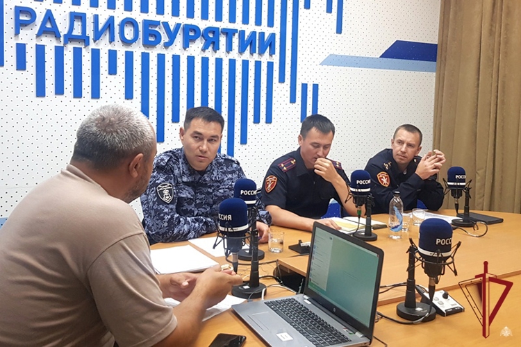 Офицеры Росгвардии выступили в прямом эфире радио ГТРК «Бурятия»
