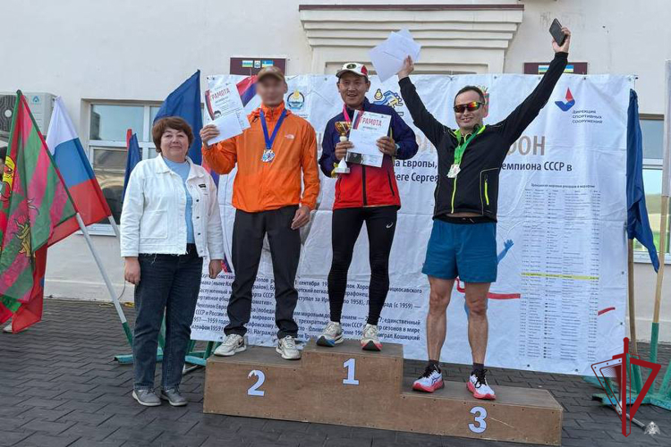 В Бурятии сотрудники ОМОН стали серебряными призерами полумарафона