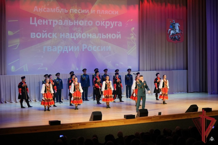 Заместитель директора Росгвардии Василий Сонин вручил государственные и ведомственные награды сотрудникам вневедомственной охраны в день профессионального праздника