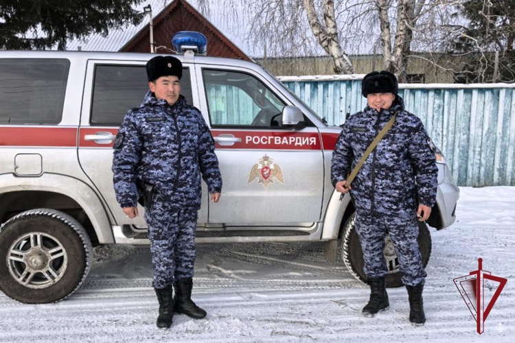 Сотрудники Росгвардии помогли замерзавшему мужчине в районе Бурятии