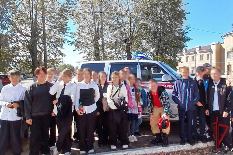 В Бурятии школьники узнали о службе во вневедомственной охране