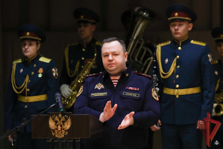 Заместитель директора Росгвардии Василий Сонин вручил государственные и ведомственные награды сотрудникам вневедомственной охраны в день профессионального праздника