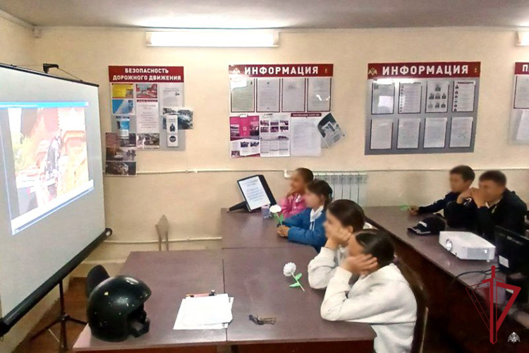 В Бурятии школьники узнали о службе во вневедомственной охране