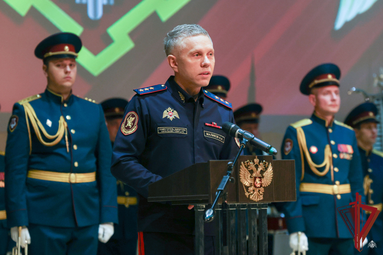 Заместитель директора Росгвардии Василий Сонин вручил государственные и ведомственные награды сотрудникам вневедомственной охраны в день профессионального праздника
