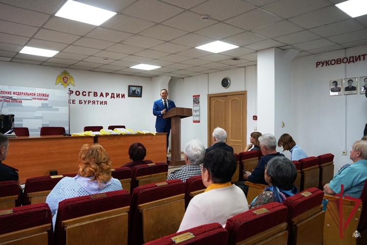 Росгвардейцы Бурятии поздравили ветеранов с праздником