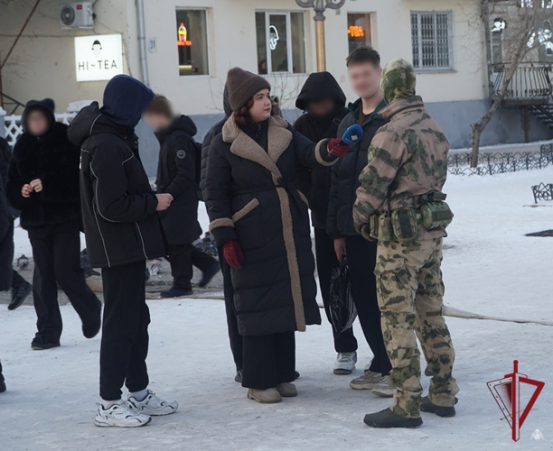 В Улан-Удэ росгвардейцы напомнили о правилах безопасности в рамках социального эксперимента