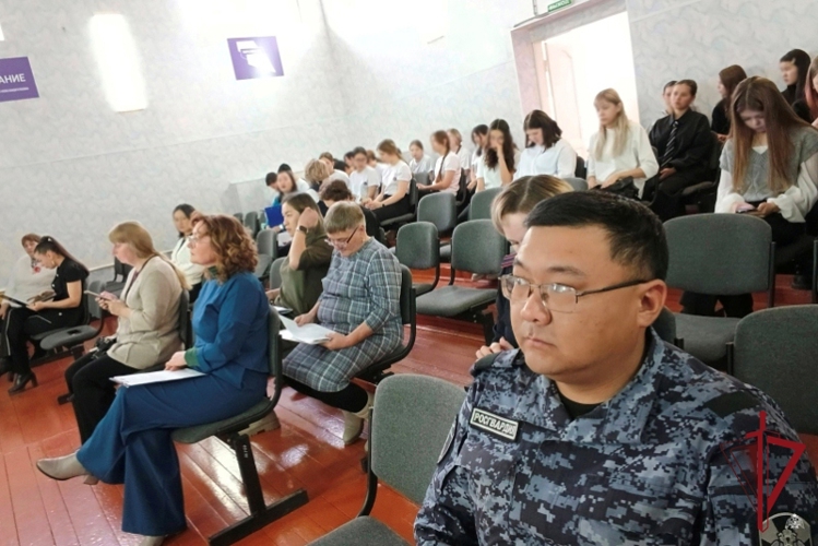 Росгвардейцы приняли участие в профориентационном занятии для школьников в Бурятии