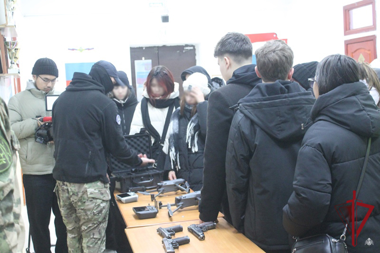 В Управлении Росгвардии прошёл день открытых дверей, приуроченный ко Всероссийскому дню призывника
