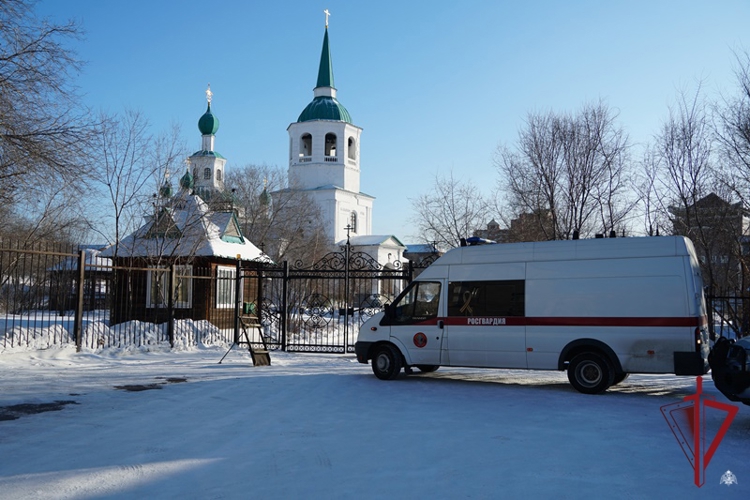 Росгвардейцы обеспечивают безопасность в канун Рождества Христова в Бурятии