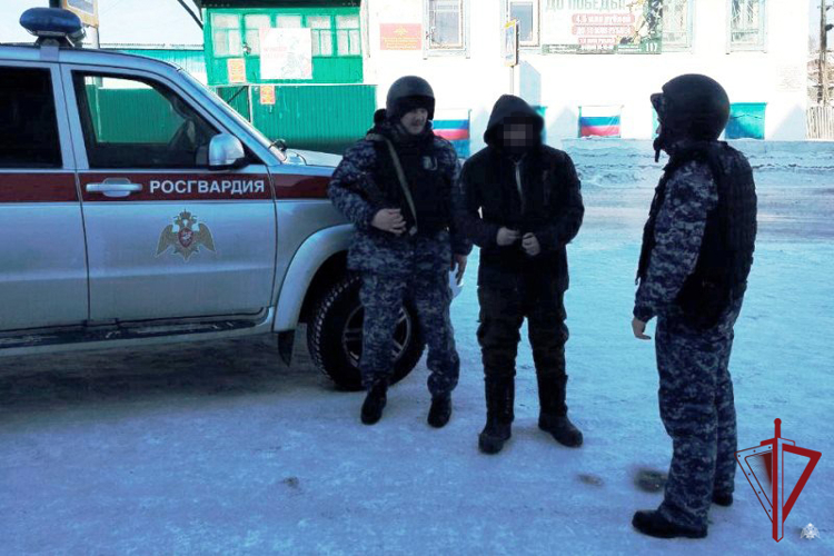 В Кяхте росгвардейцы задержали гражданина в федеральном розыске