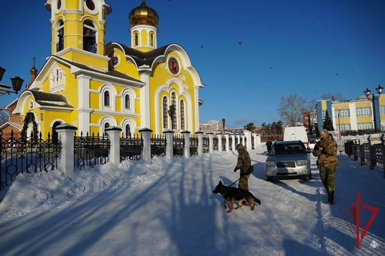 Росгвардейцы обеспечивают безопасность в канун Рождества Христова в Бурятии