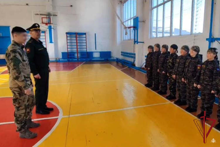 В Иволгинском районе сотрудники ОМОН приняли участие в смотре строя и песни среди школьников