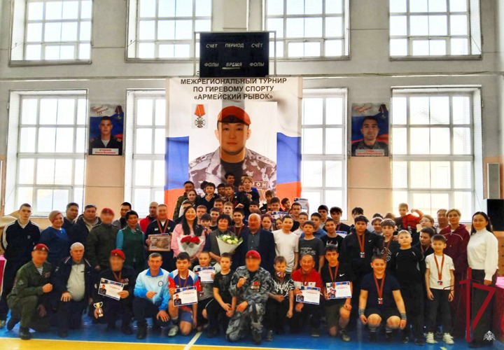 В Бурятии состоялся турнир по гиревому спорту памяти сотрудника ОМОН «Кречет»