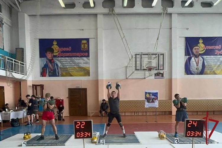 В Бурятии состоялся турнир по гиревому спорту памяти сотрудника ОМОН «Кречет»