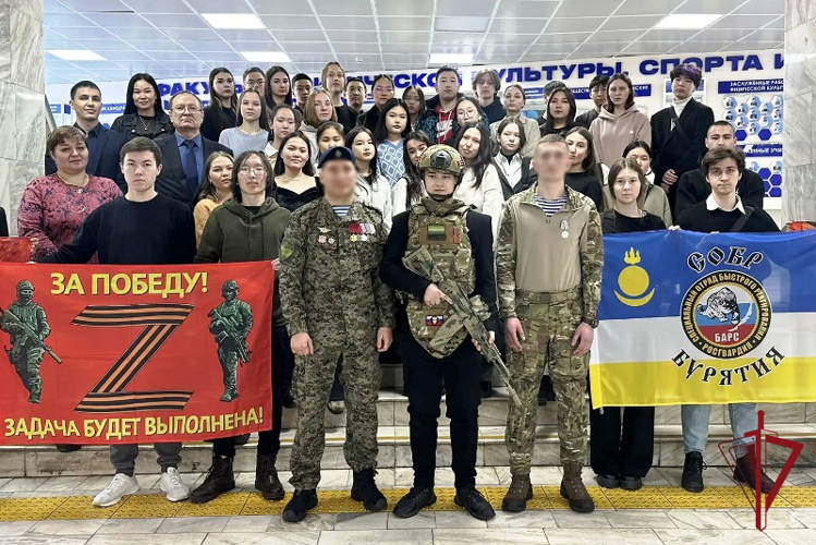 Сотрудники Росгвардии проводят патриотические мероприятия в учебных заведениях Бурятии
