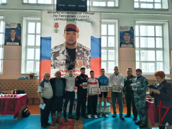 В Бурятии состоялся турнир по гиревому спорту памяти сотрудника ОМОН «Кречет»