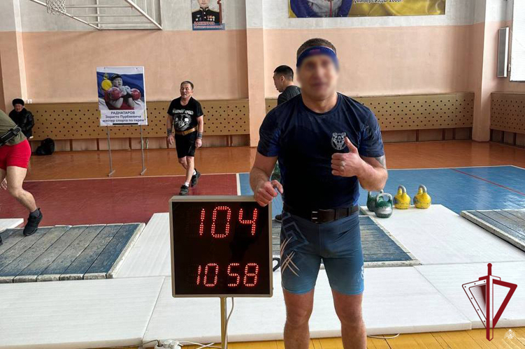 В Бурятии состоялся турнир по гиревому спорту памяти сотрудника ОМОН «Кречет»