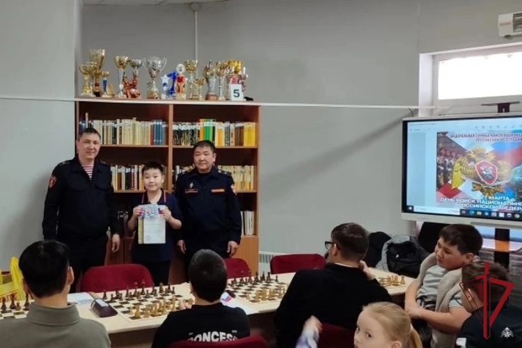 В Бурятии сотрудники вневедомственной охраны проводят мероприятия, приуроченные к 10-летию Росгвардии 