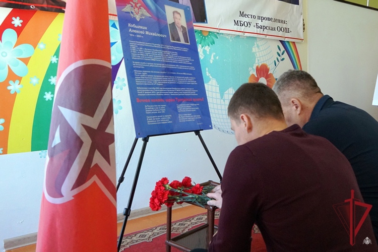 В Бурятии открыли уголок памяти ветерана вневедомственной охраны, погибшего на СВО