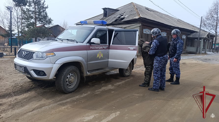 В Баргузине росгвардейцы задержали подозреваемого в краже телефона