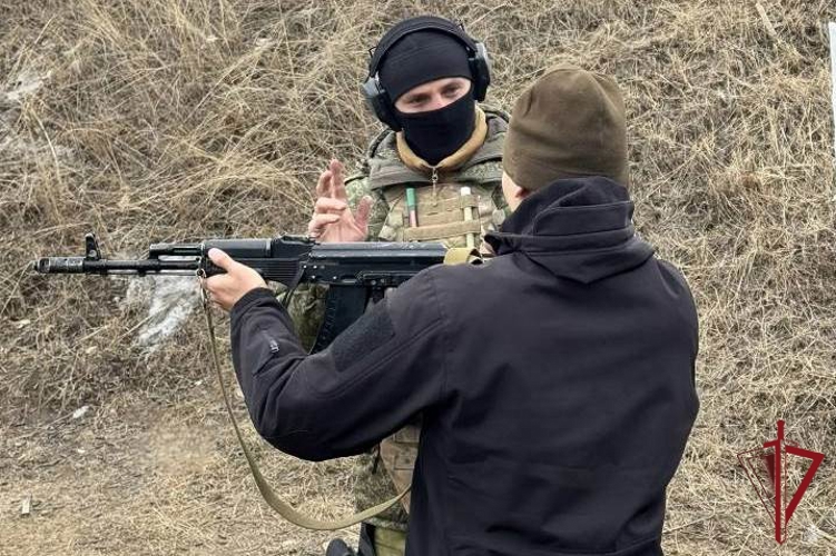  В Бурятии сотрудники ОМОН проводят занятия с частными охранными организациями