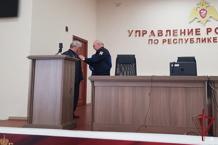 В Улан-Удэ сотрудники вневедомственной охраны встретились с ликвидатором Чернобыльской катастрофы