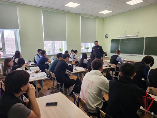 В Бурятии росгвардейцы провели уроки мужества, посвященные ликвидаторам чернобыльской катастрофы