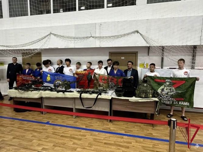 Сотрудники СОБР «Барс» организовали выставку на Всероссийских соревнованиях по дзюдо
