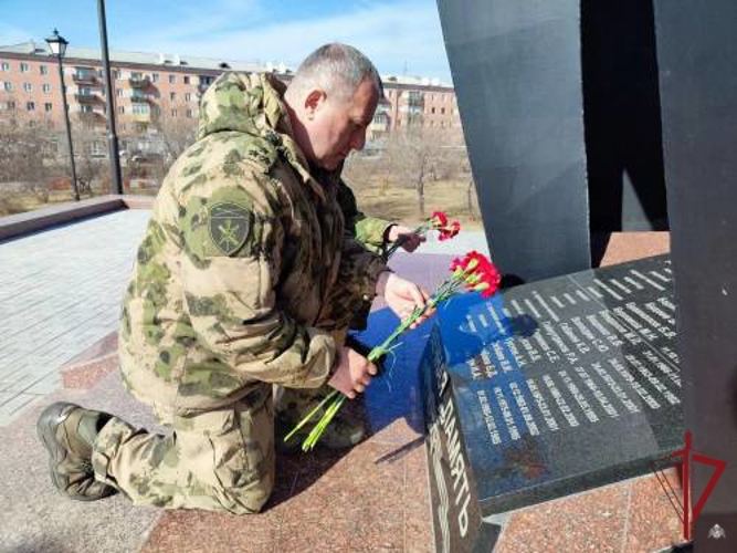 В Улан-Удэ сотрудники вневедомственной охраны встретились с ликвидатором Чернобыльской катастрофы