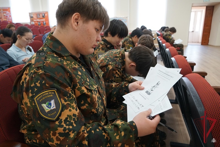 В Улан-Удэ росгвардейцы написали «Диктант Победы»