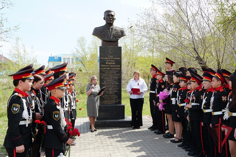 В Улан-Удэ прошли городские соревнования по армрестлингу, посвящённые памяти Героя России Максима Концова
