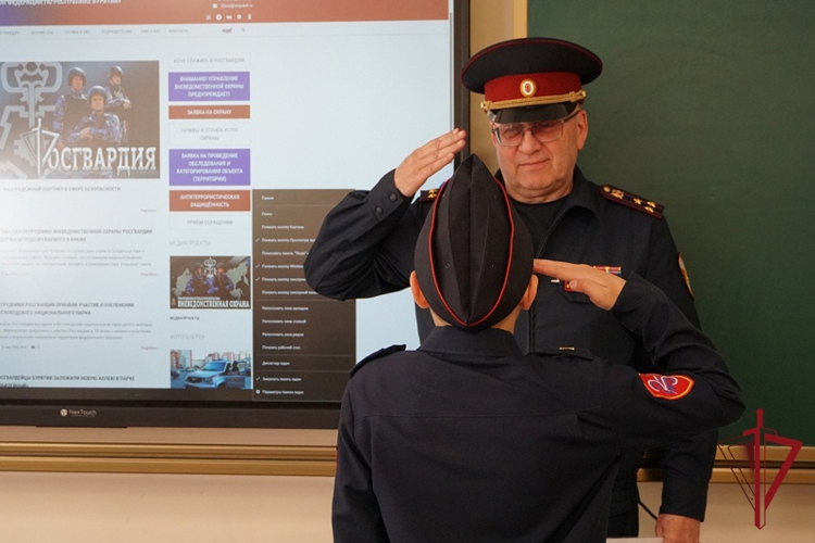 В улан-удэнской школе наградили лучших кадетов Росгвардии и их наставников