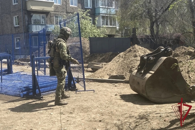 В Улан-Удэ взрывотехники Росгвардии обследовали найденную гранату 