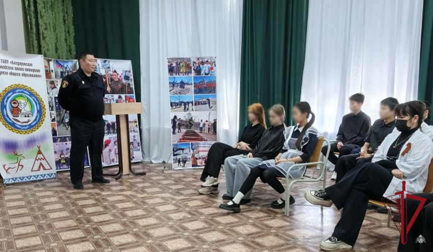В преддверии Дня Победы в Баунтовском районе сотрудники вневедомственной охраны провели для старшеклассников урок мужества 